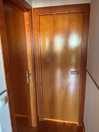 Puertas de madera interiores.