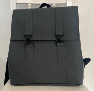 Mochila Rains impermeable gris