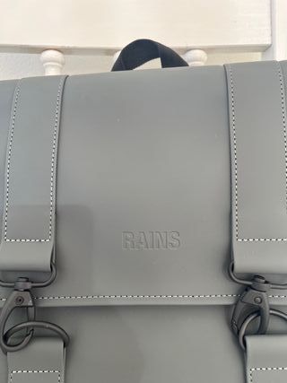 Mochila Rains impermeable gris