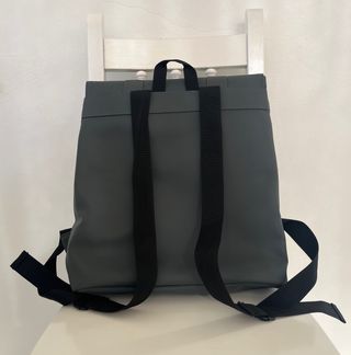 Mochila Rains impermeable gris