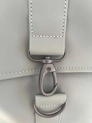Mochila Rains impermeable gris