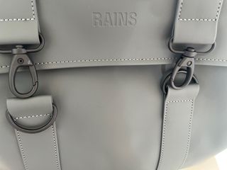 Mochila Rains impermeable gris