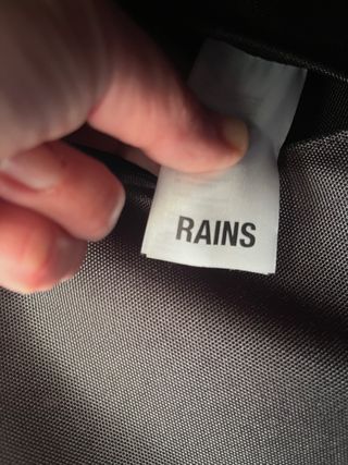 Mochila Rains impermeable gris