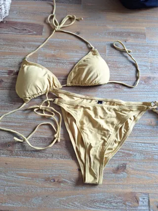 Bikini amarillo Stradivarius