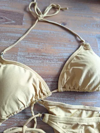 Bikini amarillo Stradivarius