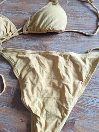 Bikini amarillo Stradivarius