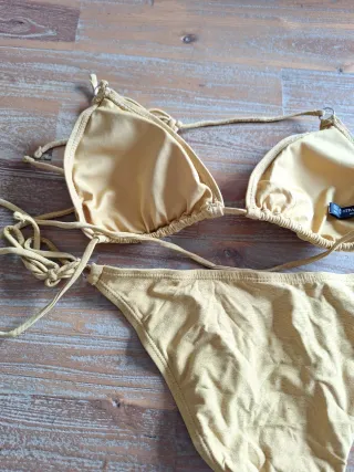 Bikini amarillo Stradivarius