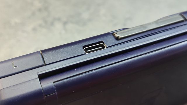 Instalación conector USB-C en consola de Nintendo