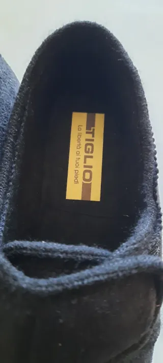 Scarpe calde nere a strappo