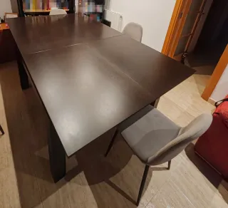 Mesa de comedor de madera maciza