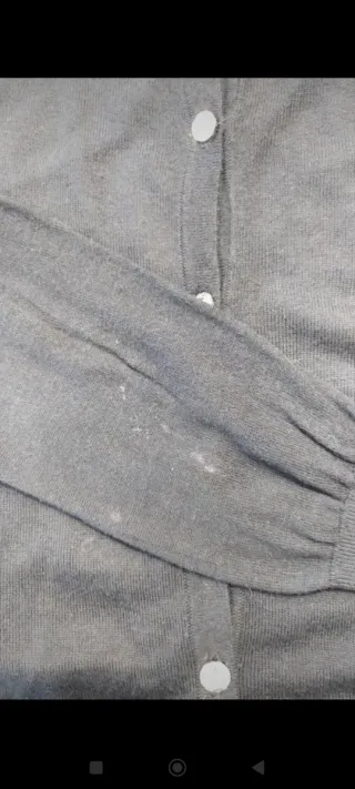 Cardigan nero con bottoni