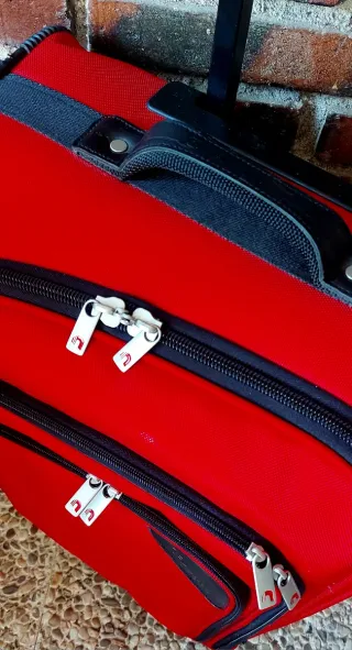 Maleta semirrígida roja