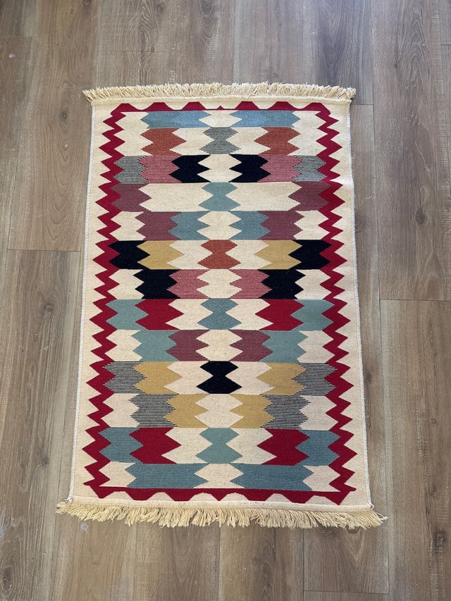 Alfombra tejida de Albania