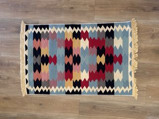 Alfombra tejida de Albania