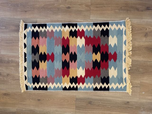 Alfombra tejida de Albania