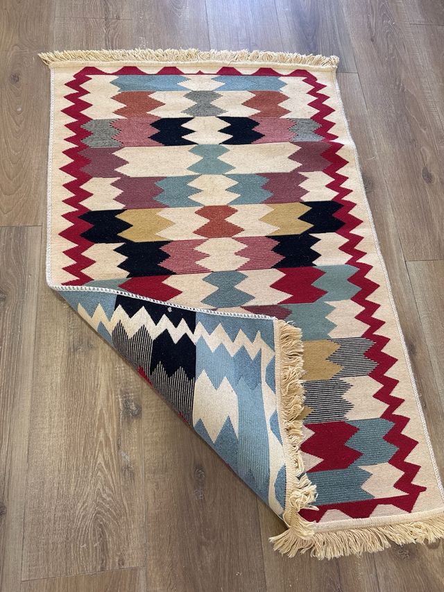 Alfombra tejida de Albania