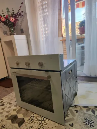 Horno eléctrico color crema. Marca Ikea.