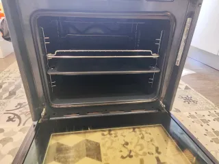 Horno eléctrico color crema. Marca Ikea.