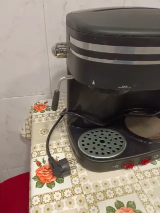 Cafetera KNEISSEL 3 en 1 con jarras