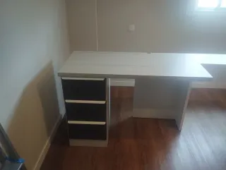 Escritorio moderno blanco y negro