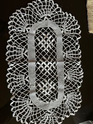 Centrotavola ovale in tessuto bianco