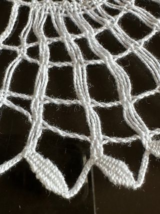 Centrotavola ovale in tessuto bianco