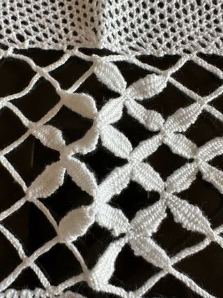 Centrotavola ovale in tessuto bianco