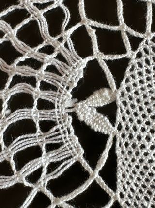 Centrotavola ovale in tessuto bianco