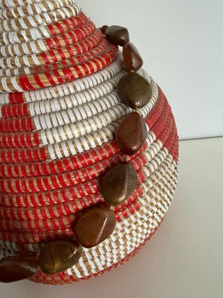 Collana con pietre marroni