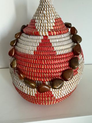 Collana con pietre marroni