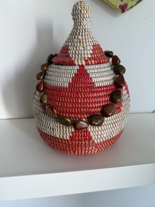 Collana con pietre marroni