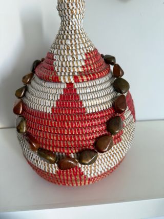 Collana con pietre marroni