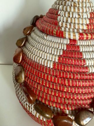 Collana con pietre marroni