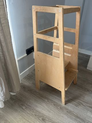 Torre di apprendimento Montessori in legno