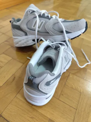 Zapatillas New Balance Gris y Blanco