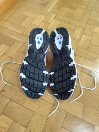 Zapatillas New Balance Gris y Blanco