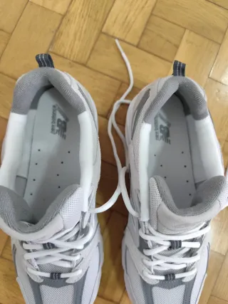 Zapatillas New Balance Gris y Blanco