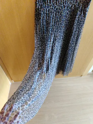 Falda plisada animal print midi