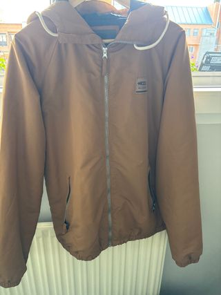 Cazadora +8000 con capucha marrón