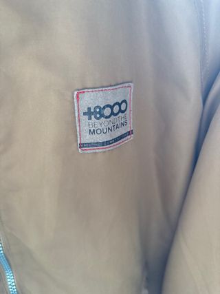 Cazadora +8000 con capucha marrón