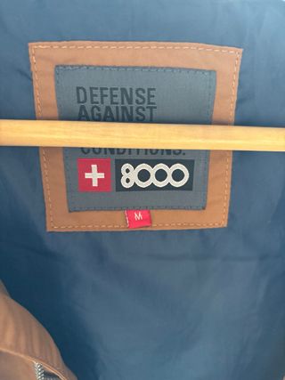 Cazadora +8000 con capucha marrón