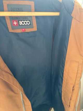 Cazadora +8000 con capucha marrón