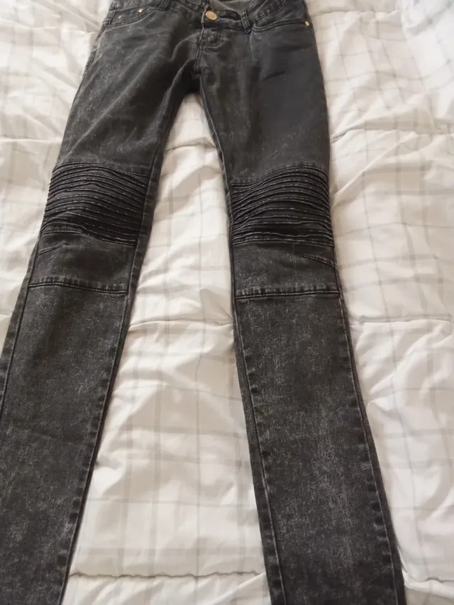 Pantalón vaquero mujer gris y negro desgastado