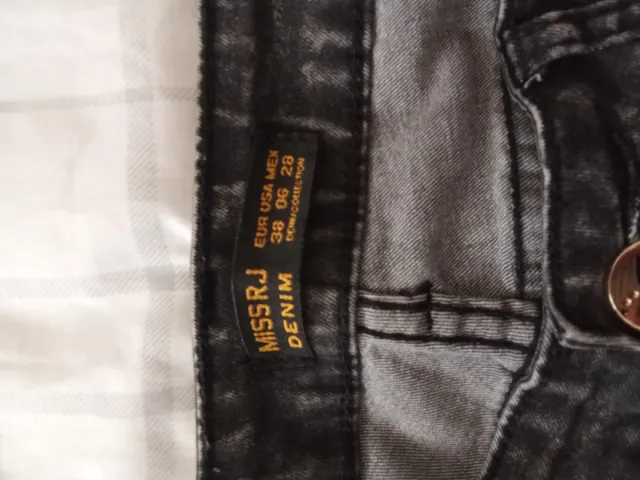 Pantalón vaquero mujer gris y negro desgastado