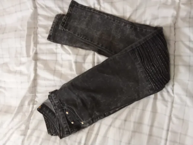 Pantalón vaquero mujer gris y negro desgastado