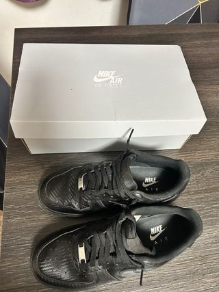 Nike Air Force 1 Negras