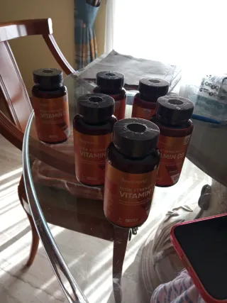 Vitaminas complementos alimenticios de salud.