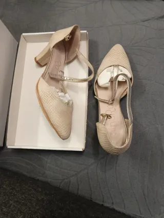 Zapatos piel beige/dorado Talla 38