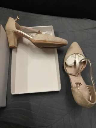 Zapatos piel beige/dorado Talla 38