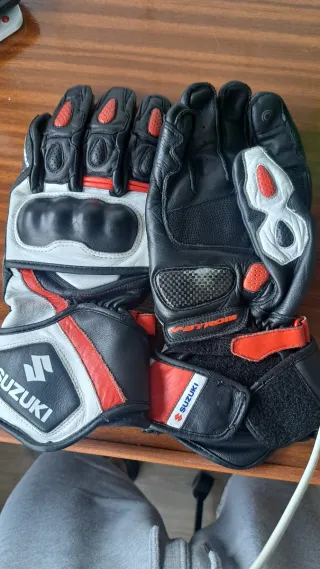 Guantes de Moto Suzuki Negros y Rojos